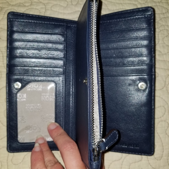Mk purse with matching leather wallet.  Blue - Picture 3 of 11